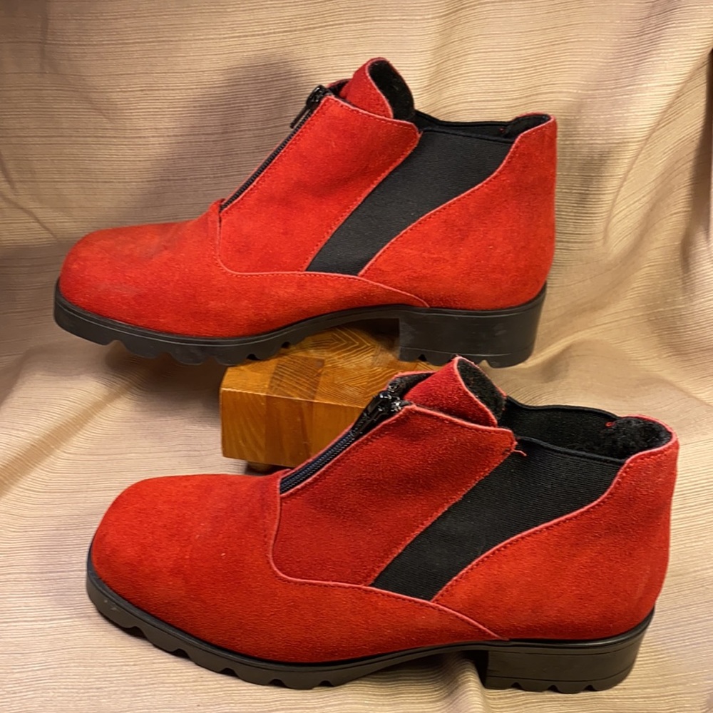 Barbo NWOT leather booties made in Canada 🇨🇦 - Picture 7 of 16